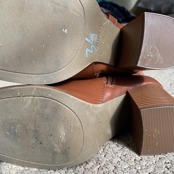 Unisa Brown Heel Boots and buckle trim Size 9M - Picture 5 of 8